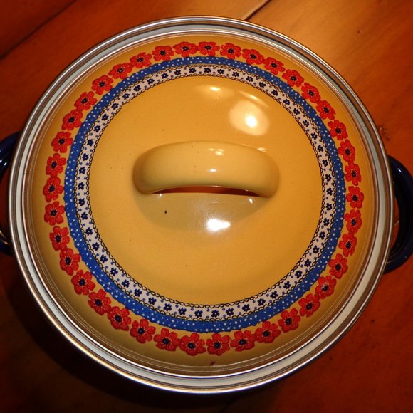 Miniature Enamel Handled Pot & Lid - Picture 4 of 8